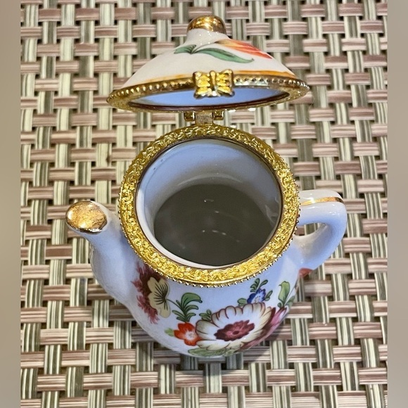 Vintage Cottage Teapot Floral Painted Porcelain Hinged Pill / Rings Trinket box - Picture 2 of 8